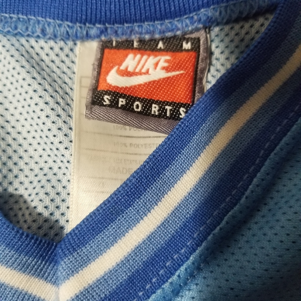 Vintage University of North Carolina Vince Carter jersey - Picture 5 of 7